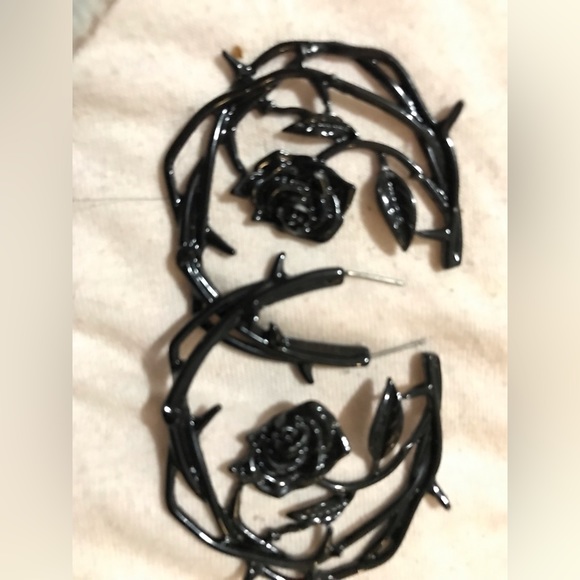 Black rose earrings - Picture 1 of 1